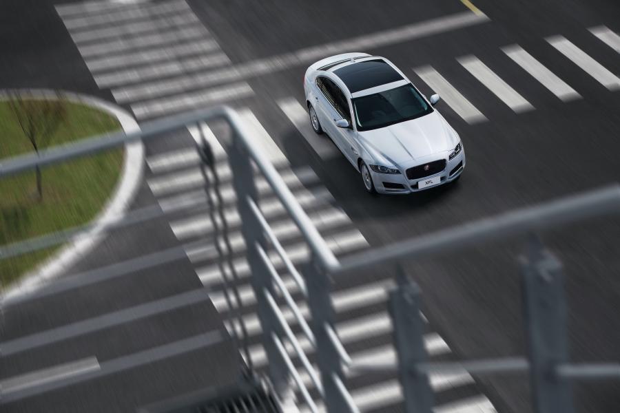  Jaguar XF L 2016 года  (фото 7 из 21)